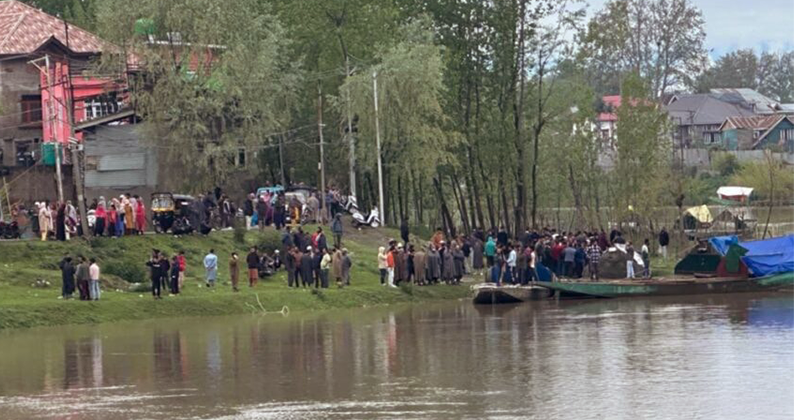 Boat capsizes in Jhelum in J&K's Ganderbal; 4 dead, rescue operation underway