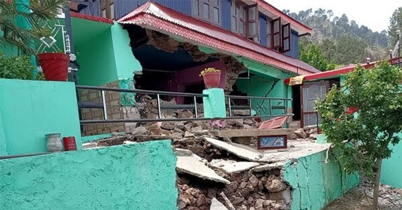 Land sinks in J&K’s Ramban: About 30 houses damaged Land sinks in J&K’s Ramban: About 30 houses damaged