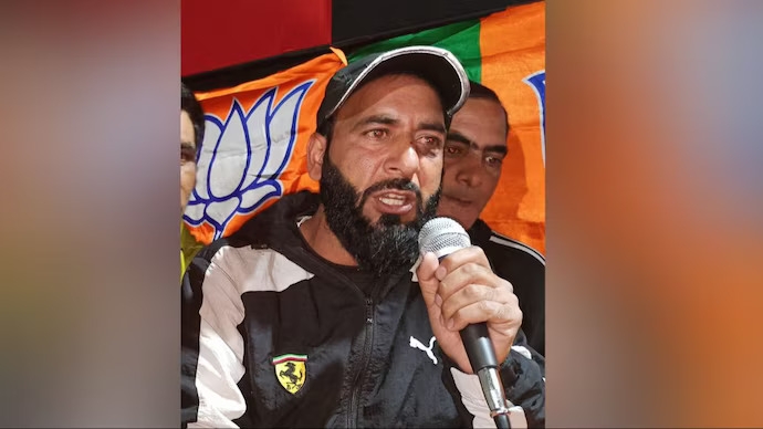 Former BJP Sarpanch shot dead, Jaipur couple injured in separate terrorist attacks in Kashmir Former BJP Sarpanch shot dead, Jaipur couple injured in separate terrorist attacks in Kashmir