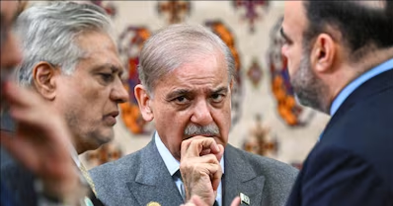 akistan PM Walks Uninvited into Putin Meet 