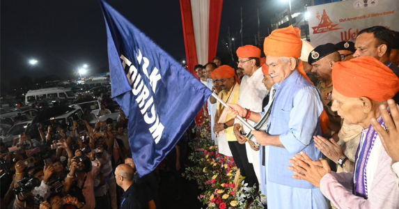 J&K: LG Manoj Sinha Flags Off First Batch of Shri Amarnath Yatra Pilgrims Amid Chants of ‘Har Har Mahadev