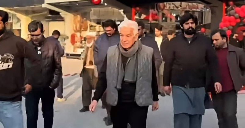 Khawaja Asif inaugurates fake Pizza Hut in Sialkot.