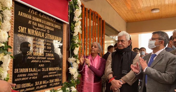 केंद्रीय वित्त मंत्री निर्मला सीतारमण ने श्रीनगर में आयकर भवन ‘द चिनार’ का किया उद्घाटन