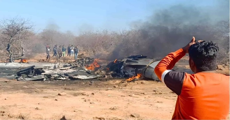Sukhoi-30 and Mirage 2000 aircraft have crashed near Morena, Madhya Pradesh. Details awaited.