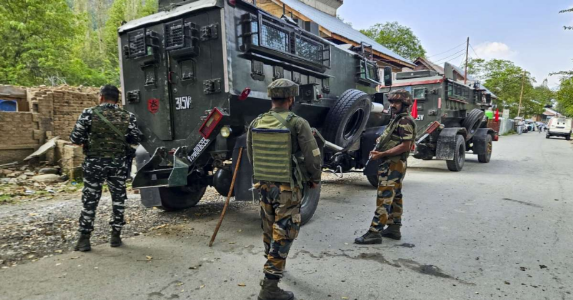 जम्मू कश्मीर में सीमापार से घुसपैठ की कोशिश नाकाम ; सुरक्षाबलों ने 1 आतंकी को किया ढेर