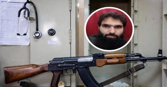 जम्मू-कश्मीर में आतंकी मॉड्यूल का भंडाफोड़: दो डॉक्टर समेत सात गिरफ्तार, 2,900 किलो विस्फोटक और हथियार बरामद