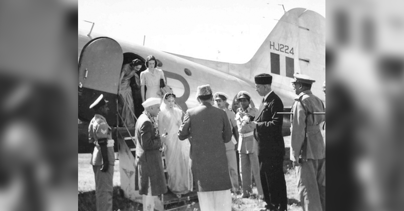 Sheikh Abdullah receiving Nehru at Srinagar airport