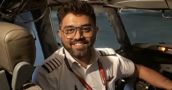 फ्लाईदुबई की फ्लाइट FZ1073 के कॉकपिट में क्या हुआ था ? कैप्टन स्मित ने किया खुलासा