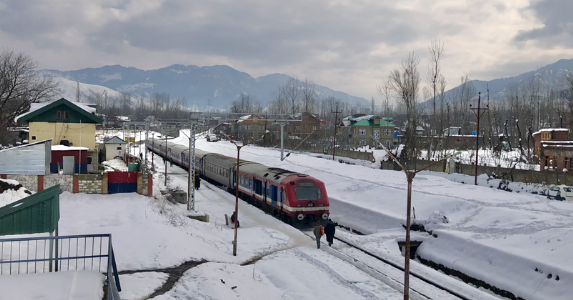 कश्मीर घाटी में विकास की नई रफ्तार: 4 नई रेलवे लाइनों से बदलेगी घाटी की तस्वीर