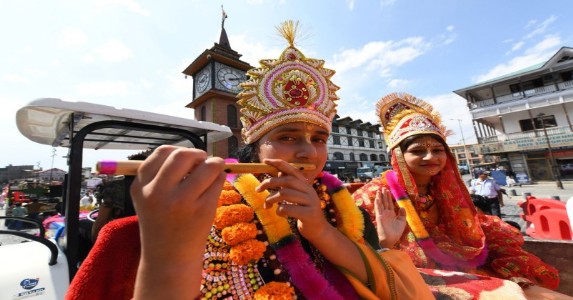 जुमे पर पथराव से लेकर लाल चौक पर जन्माष्टमी की शोभायात्रा तक... कैसे बदला कश्मीर का माहौल ?